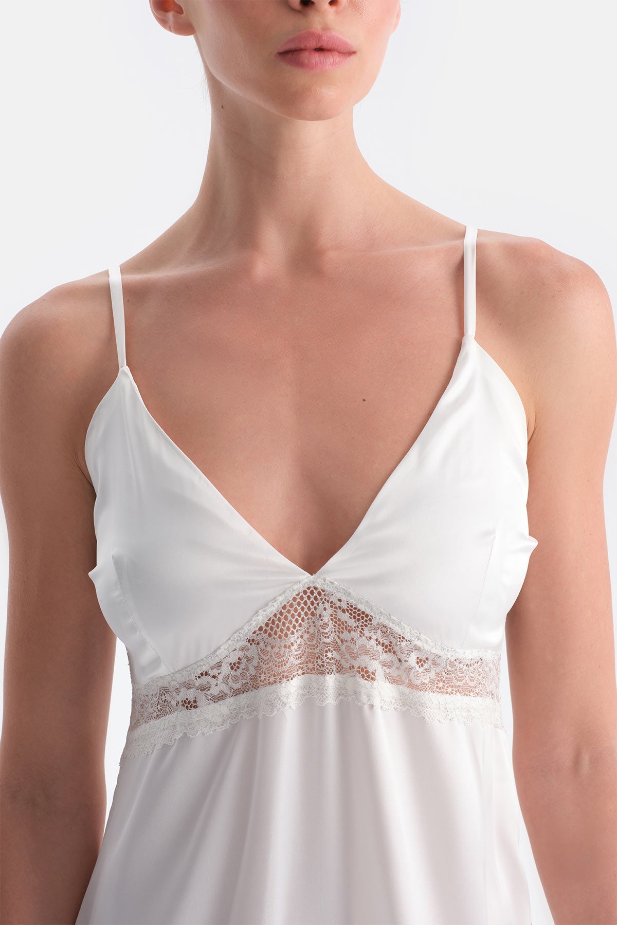 Beyaz Dantel Detaylı Saten Brıde Gecelik