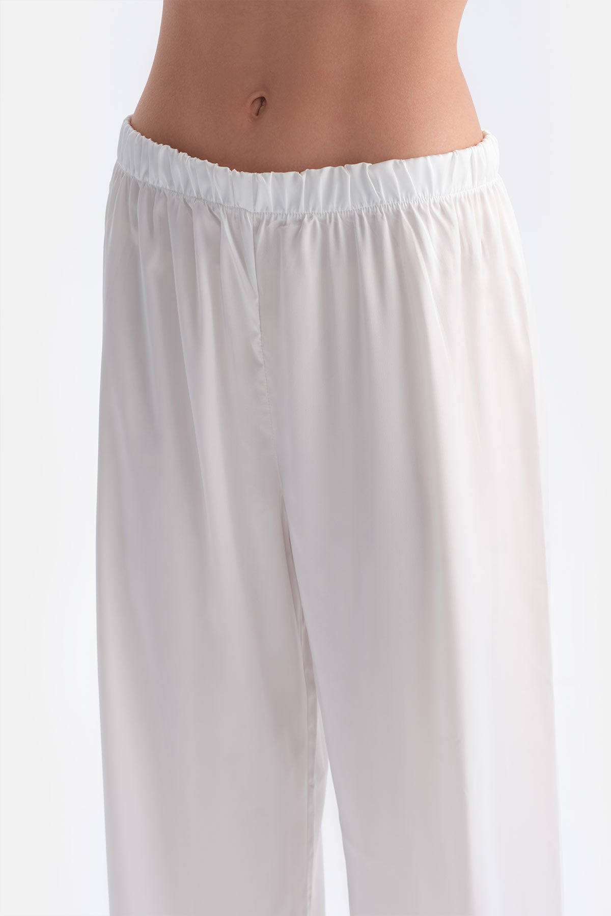 Beyaz Dantel Detaylı Saten Brıde Pantolon