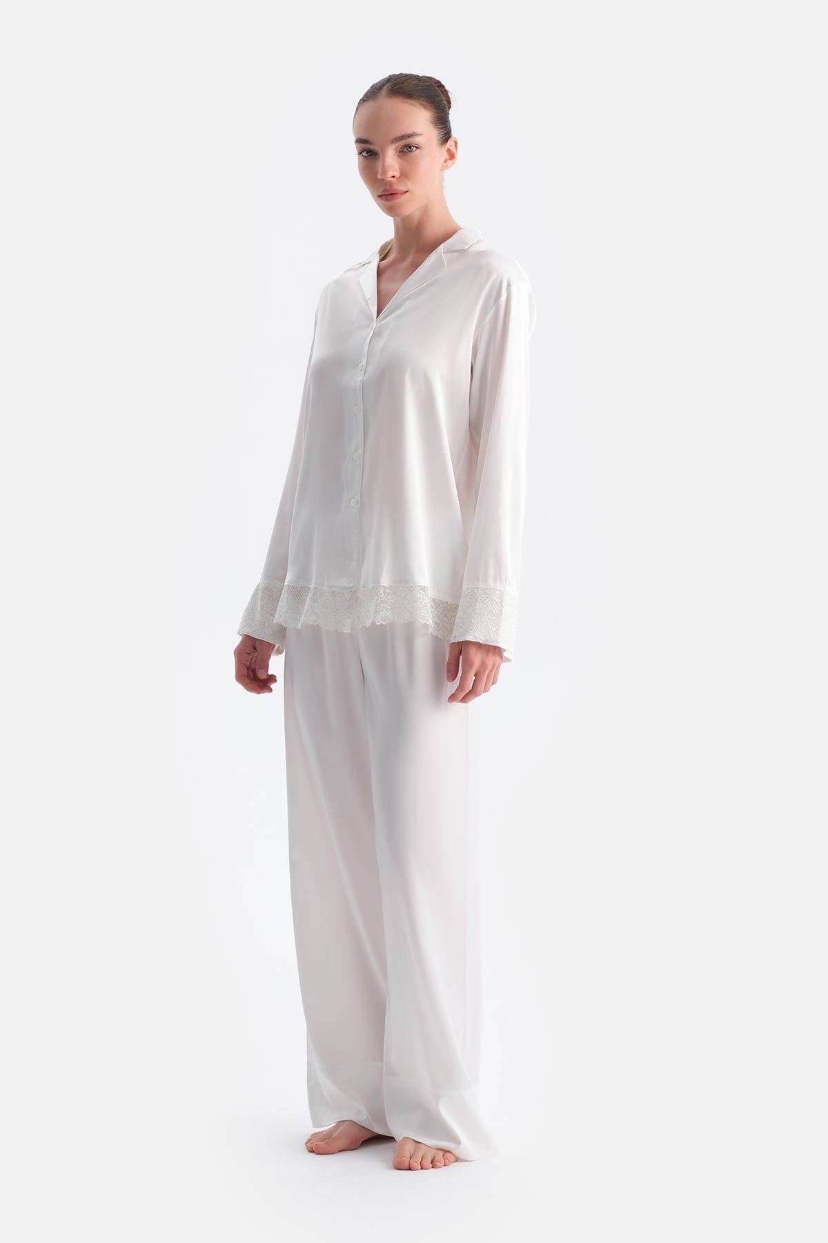 Beyaz Dantel Detaylı Saten Brıde Gömlek