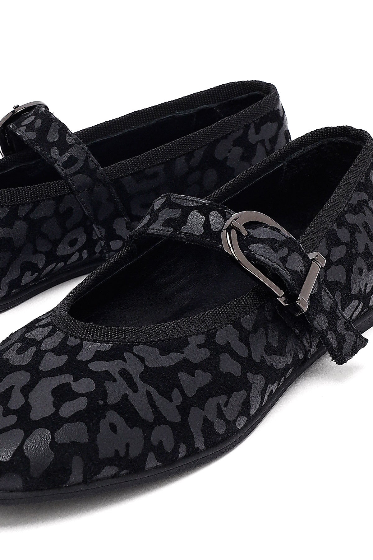 Kadın Siyah Leopar Desenli Tokalı Süet Deri Babet