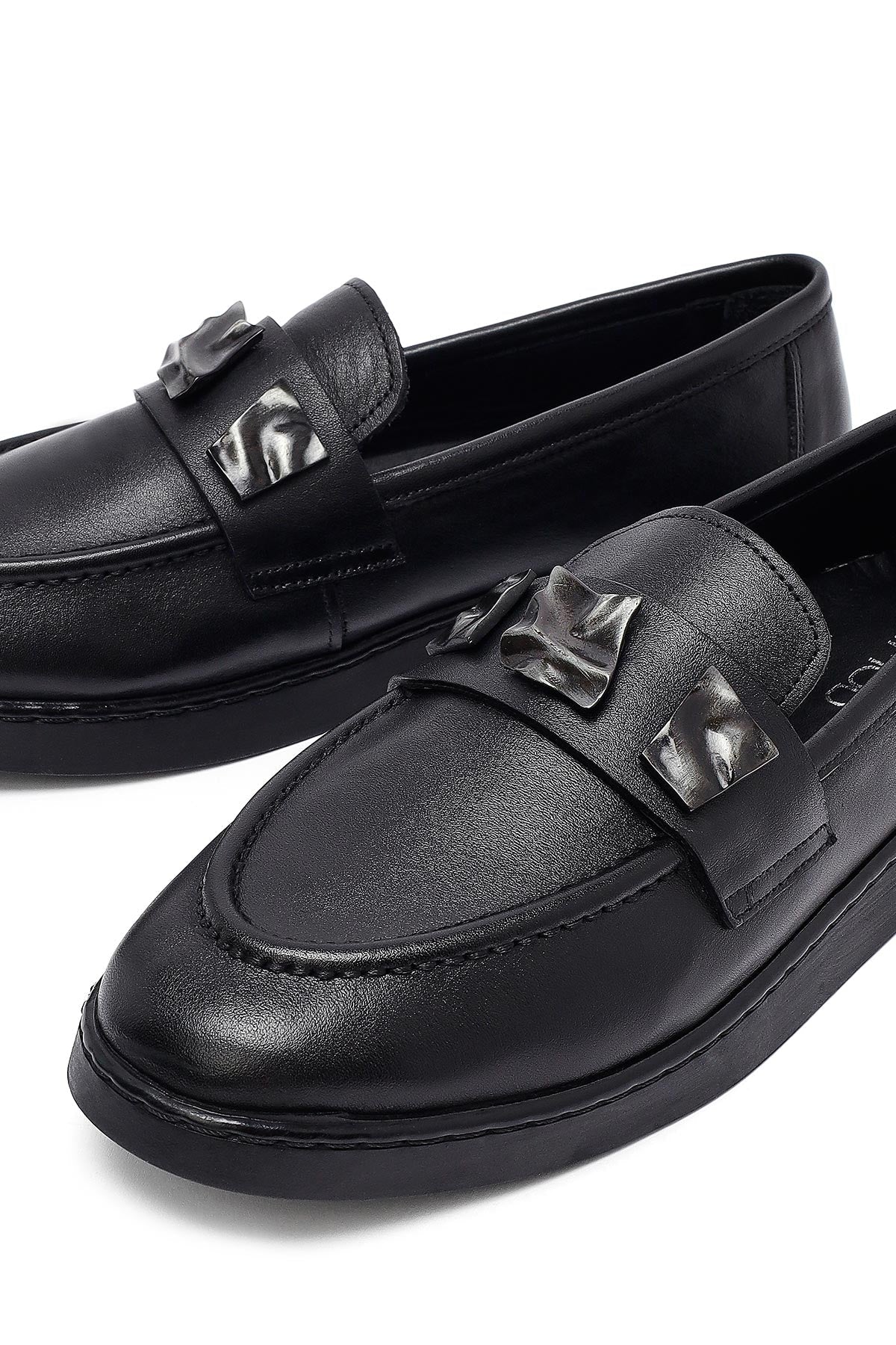 Kadın Siyah Tokalı Deri Loafer