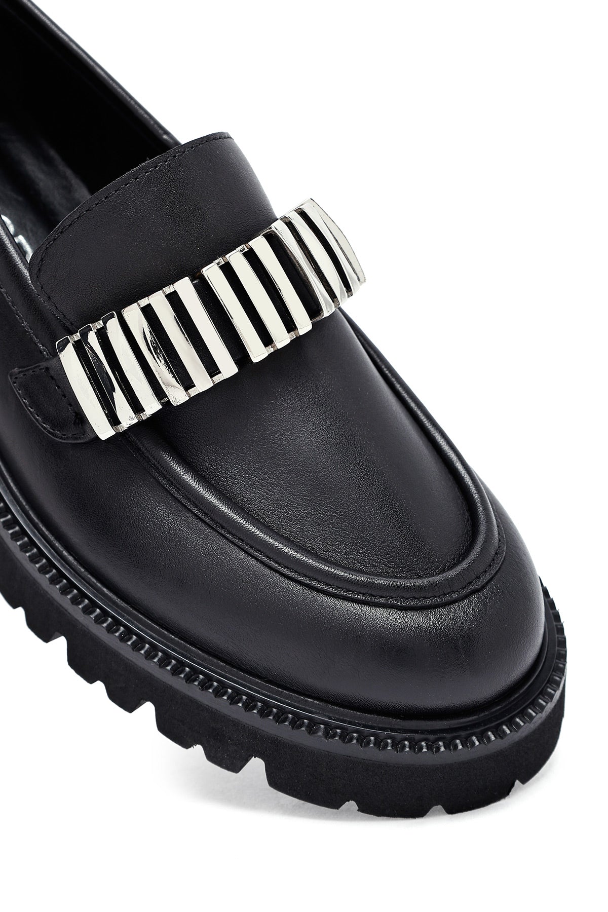 Kadın Siyah Aksesuarlı Deri Maskülen Loafer