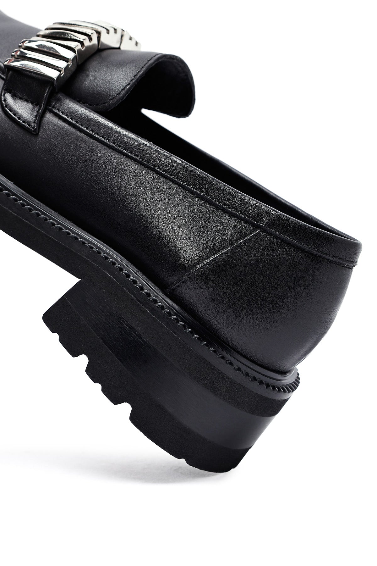 Kadın Siyah Aksesuarlı Deri Maskülen Loafer