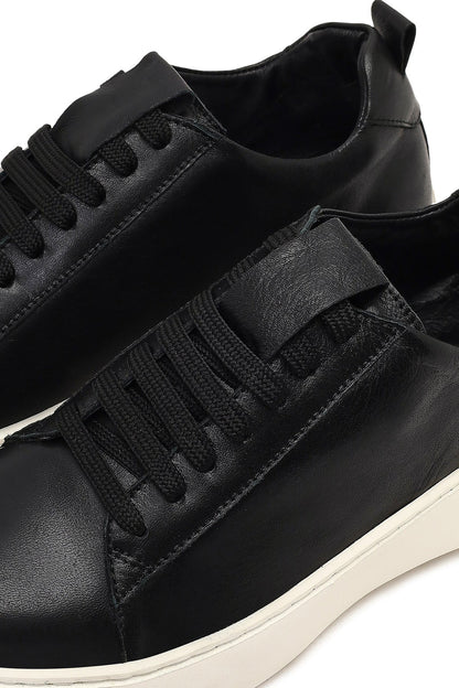 Kadın Siyah Bağcıklı Kalın Tabanlı Deri Sneaker