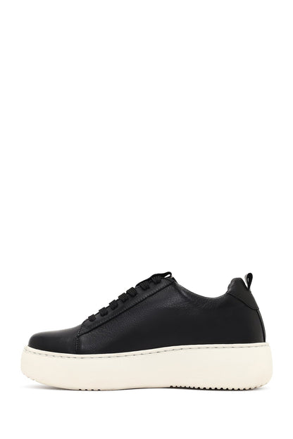 Kadın Siyah Bağcıklı Kalın Tabanlı Deri Sneaker