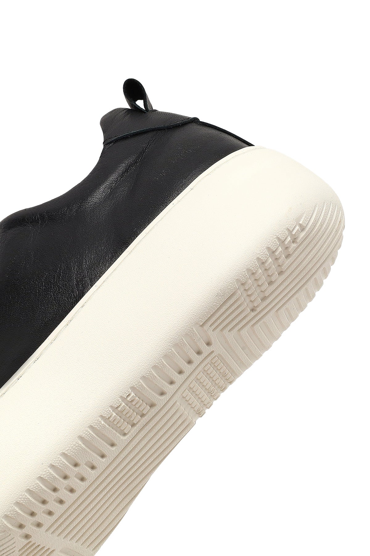 Kadın Siyah Bağcıklı Kalın Tabanlı Deri Sneaker