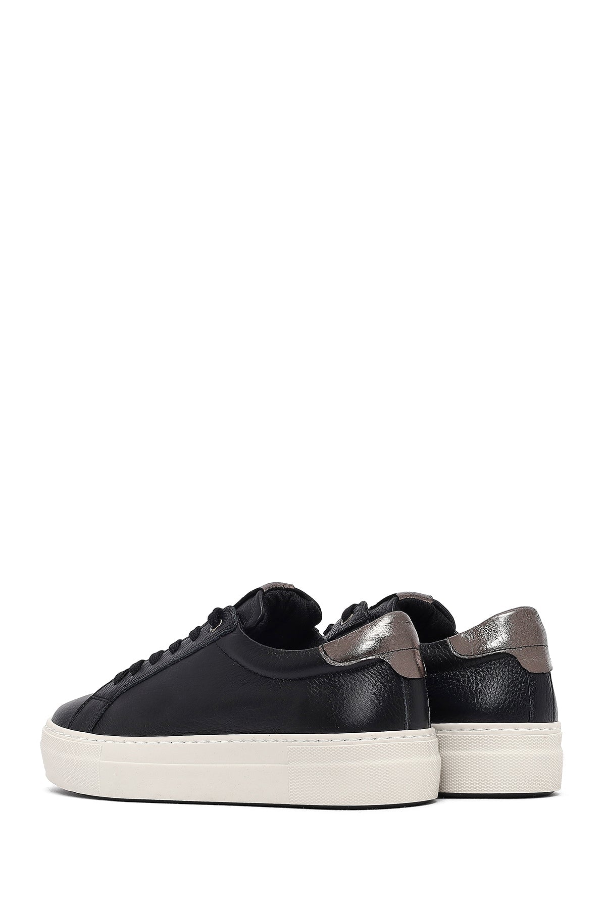 Kadın Siyah Bağcıklı Kalın Tabanlı Deri Sneaker