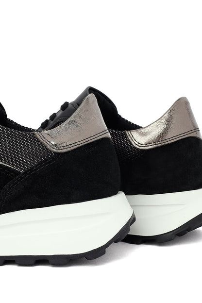 Kadın Siyah Bağcıklı Kalın Tabanlı Deri Sneaker