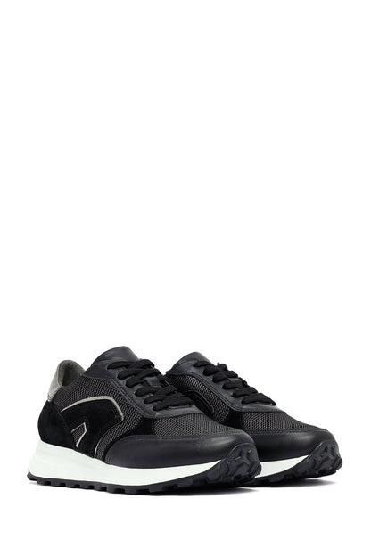 Kadın Siyah Bağcıklı Kalın Tabanlı Deri Sneaker