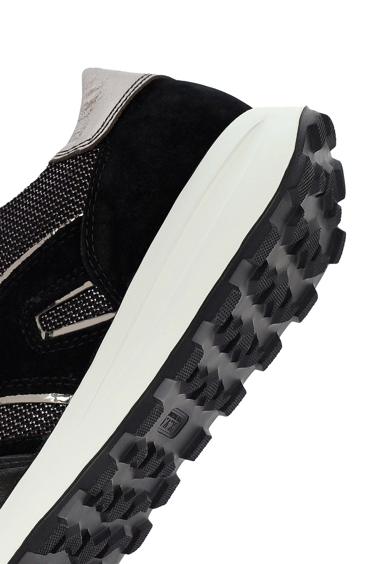 Kadın Siyah Bağcıklı Kalın Tabanlı Deri Sneaker