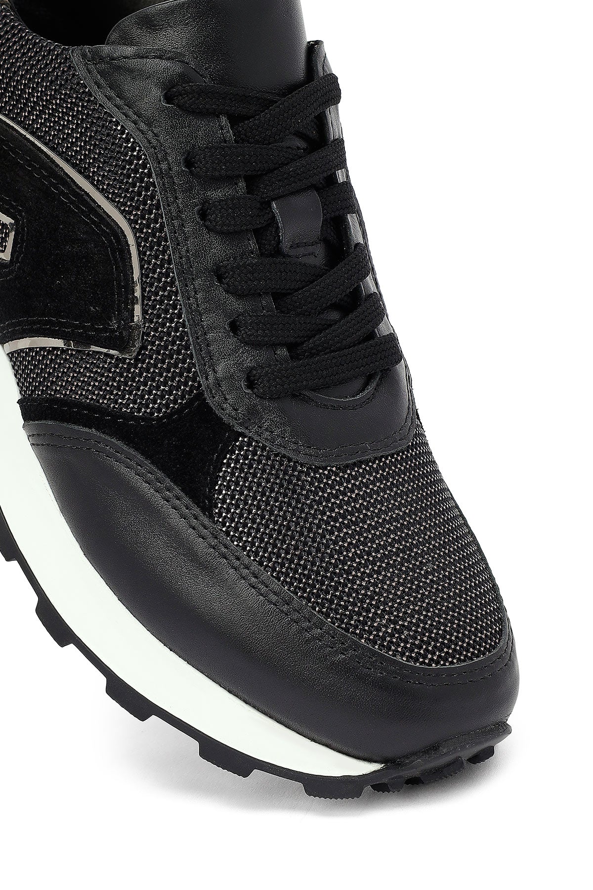 Kadın Siyah Bağcıklı Kalın Tabanlı Deri Sneaker