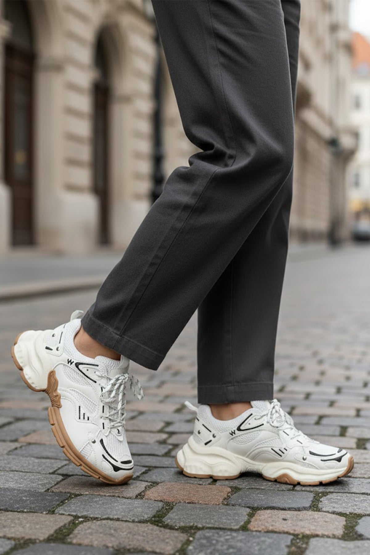 Kadın Beyaz Bağcıklı Kalın Tabanlı Sneaker