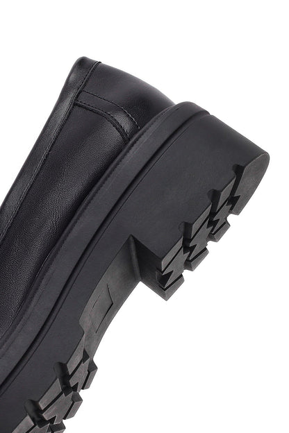 Kadın Siyah Tokalı Kalın Tabanlı Maskülen Loafer