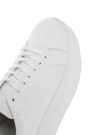 Kadın Beyaz Bağcıklı Kalın Tabanlı Deri Sneaker
