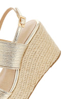 Kadın Altın Bilekten Tokalı Dolgu Topuklu Metalik Sandalet