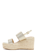 Kadın Altın Bilekten Tokalı Dolgu Topuklu Metalik Sandalet