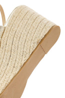 Kadın Altın Bilekten Tokalı Dolgu Topuklu Metalik Sandalet