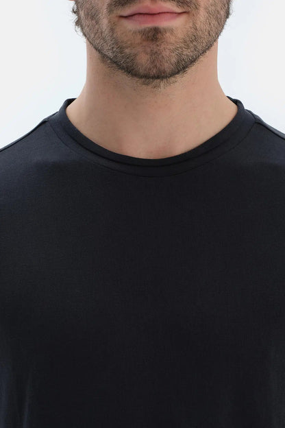 Siyah Bisiklet Yaka Kısa Kollu Regular Modal Tişört