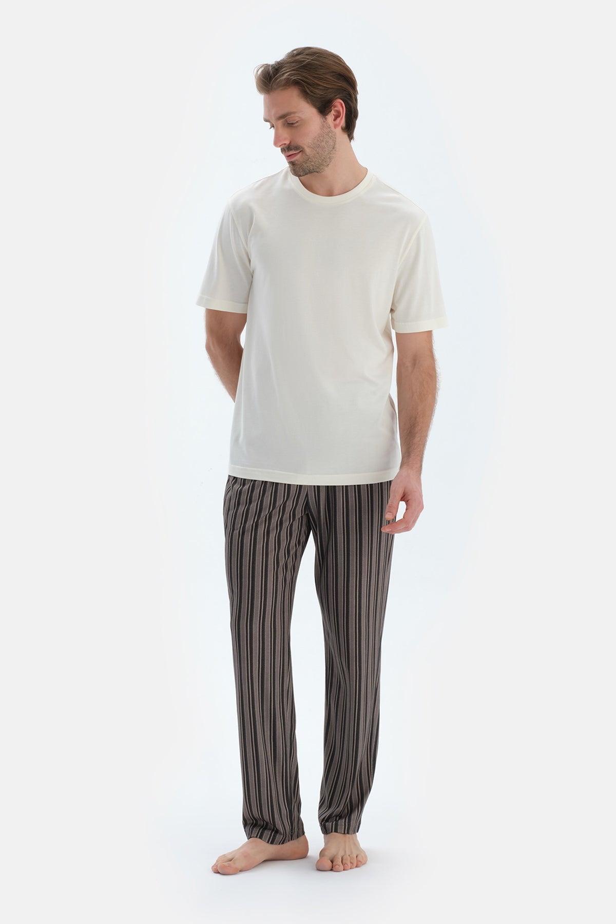 Ekru Kısa Kollu Bisiklet Yaka Penye Modal Tişört