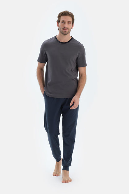 Antrasıt Kısa Kollu Dokuma Etiket Detaylı Tişört Pantolon Pijama Takım