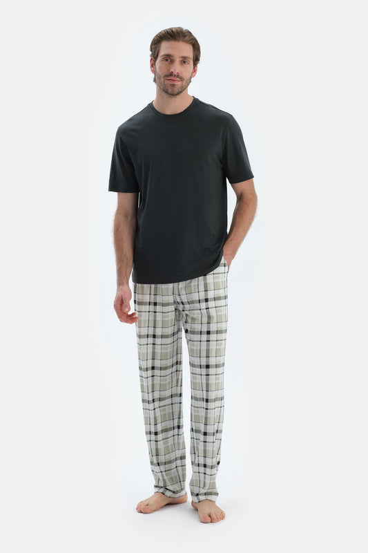 Siyah Kısa Kollu Ekose Pantolonlu Pijama Takımı