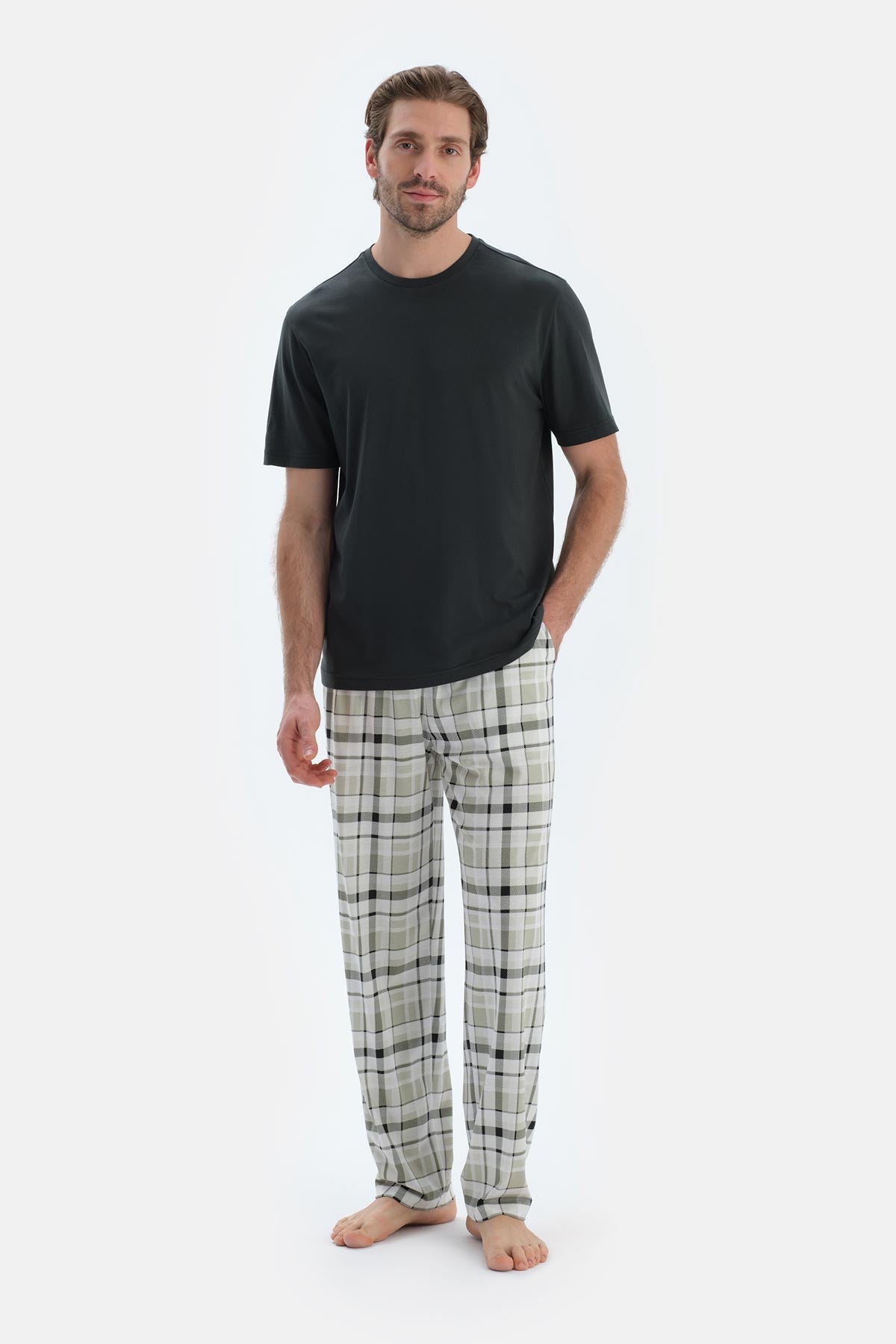 Siyah Kısa Kollu Ekose Pantolonlu Pijama Takımı
