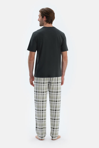 Siyah Kısa Kollu Ekose Pantolonlu Pijama Takımı