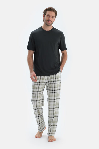 Siyah Kısa Kollu Ekose Pantolonlu Pijama Takımı