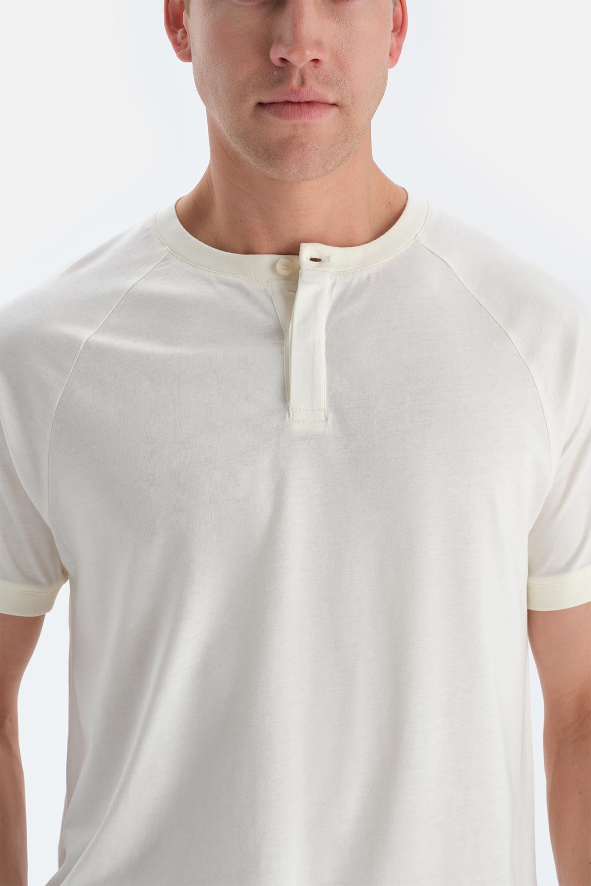 Ekru Gizli Patlı Kısa Kollu Tişört Pantolon Pijama Takımı