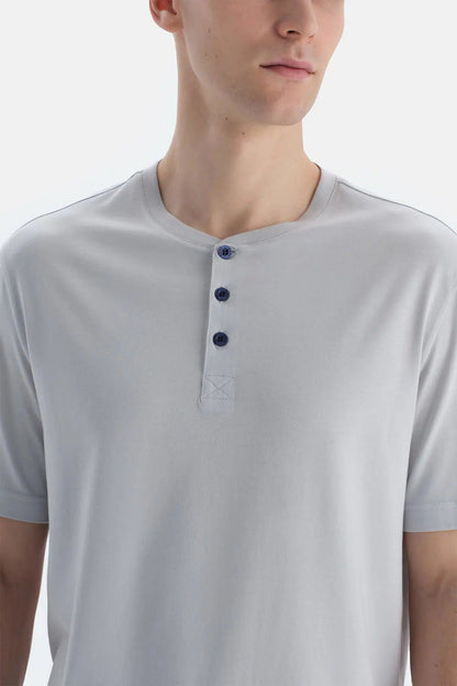 Gri Kısa Kollu Patlı Tişört Şort Pantolon Üçlü Pijama Takımı