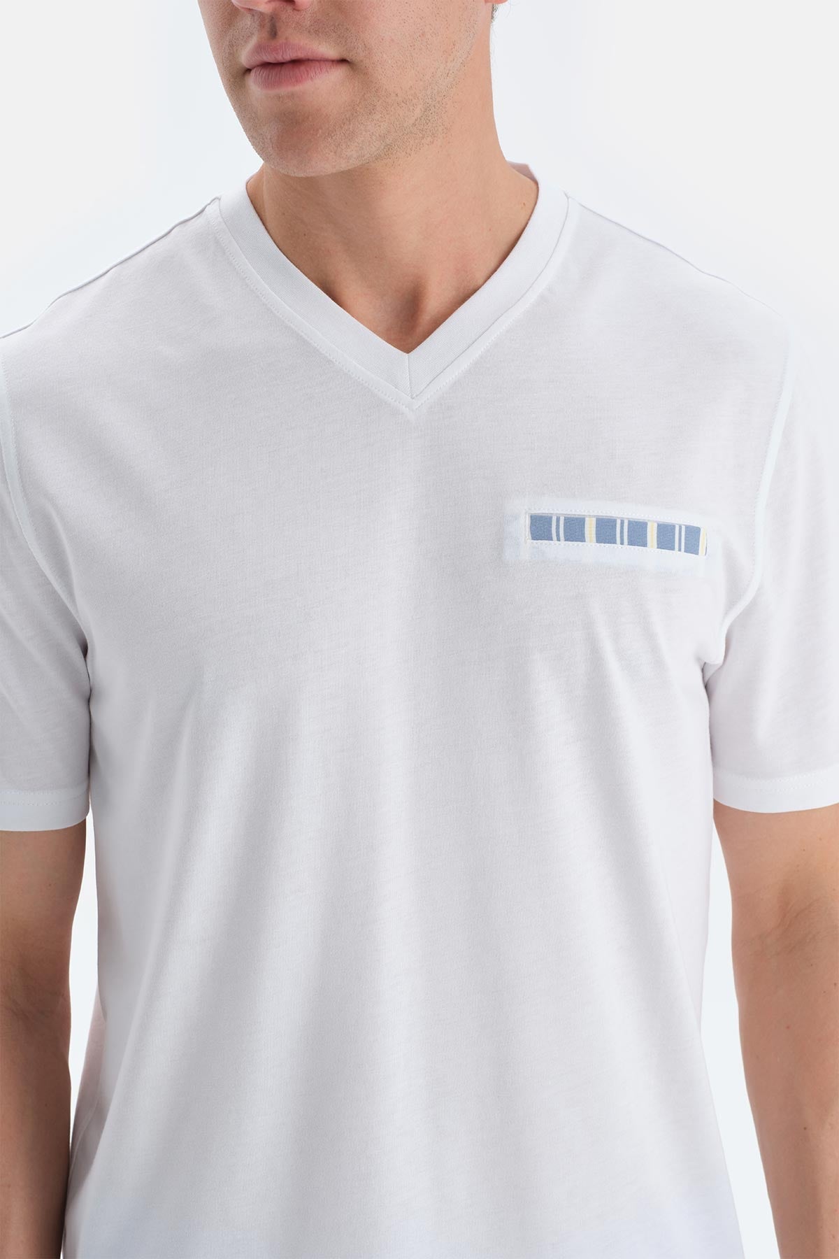 Ekru V Yaka Fleto Cep Detaylı Tişört Şort Pijama Takımı