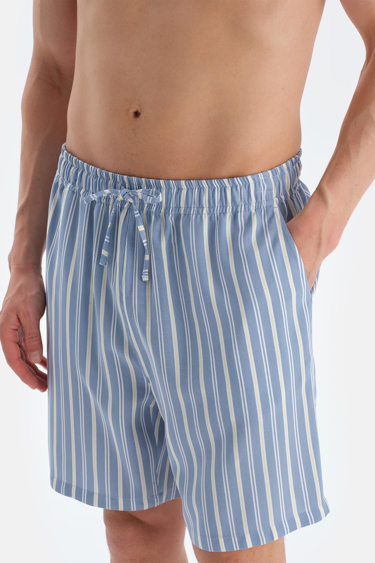 Ekru V Yaka Fleto Cep Detaylı Tişört Şort Pijama Takımı