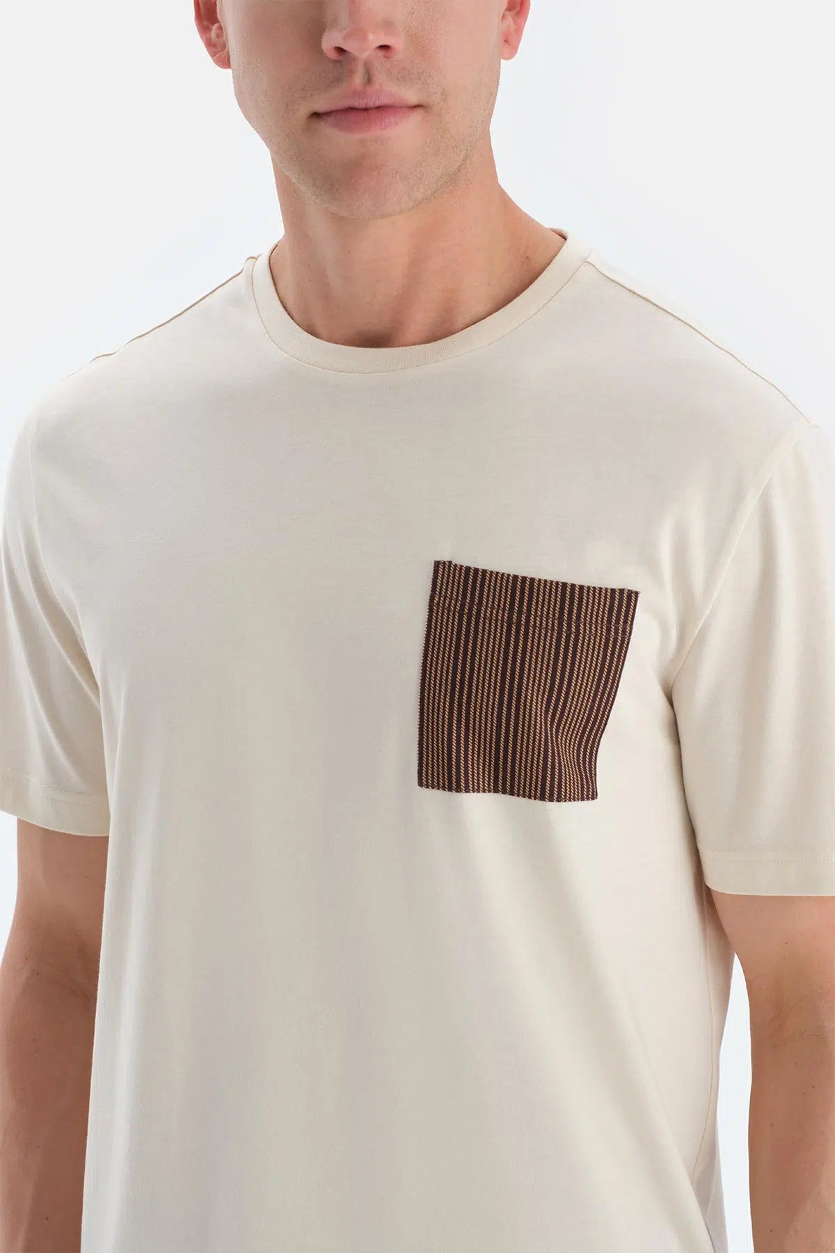 Ekru Cep Detaylı Kısa Kollu Tişört Şort Pijama Takımı