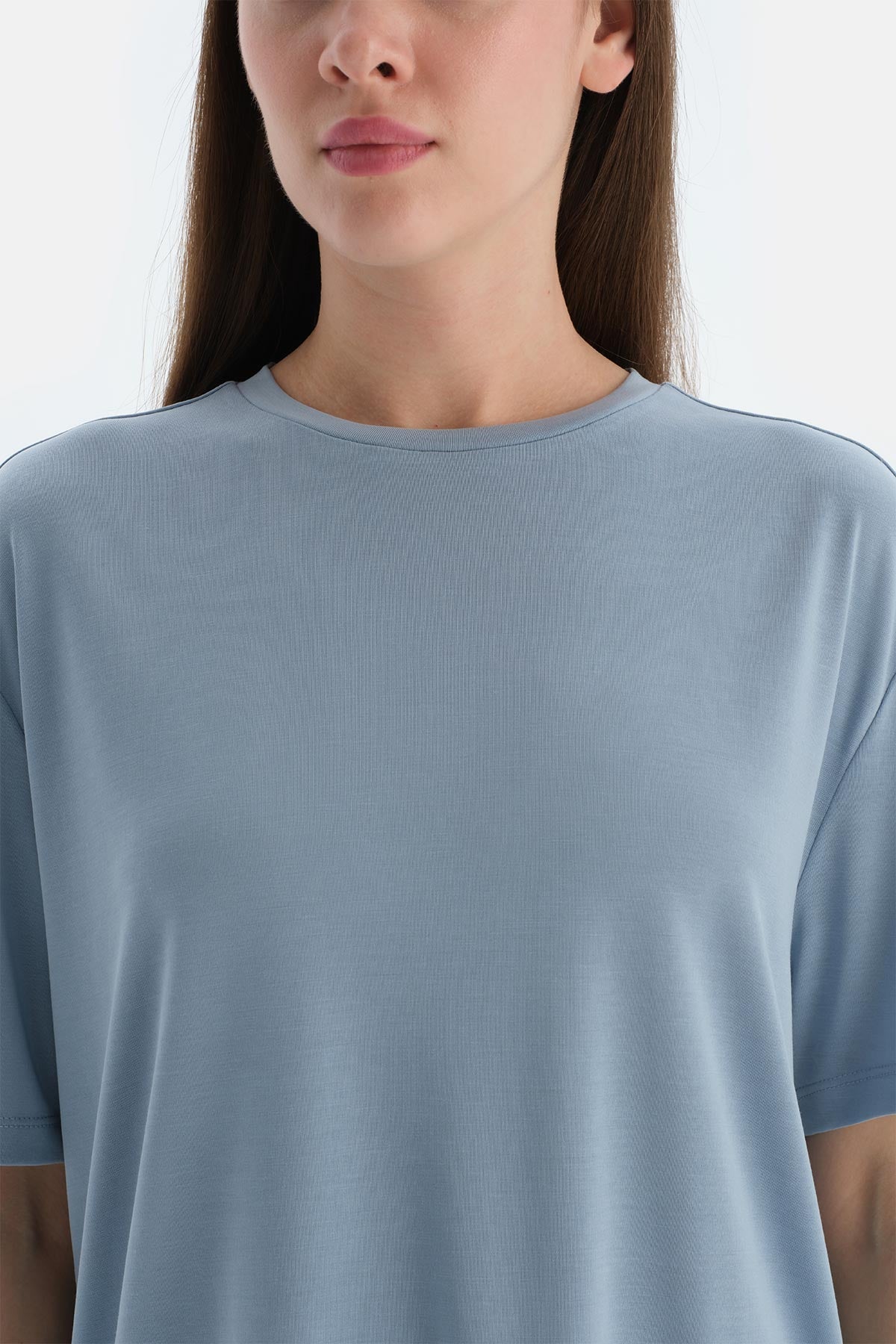 Açık Mavi Kadın Modal Yırtmaç Detaylı Tişört