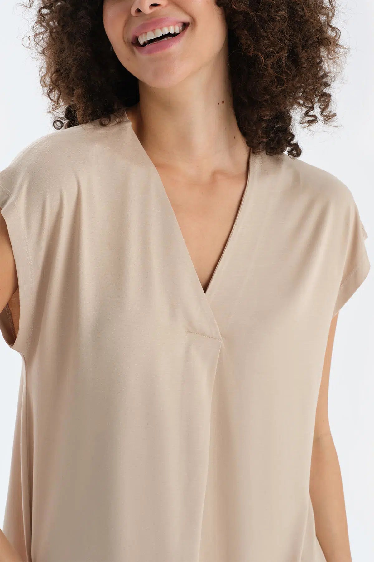 Taş V Yaka Pilikaşeli Viskon Tişört