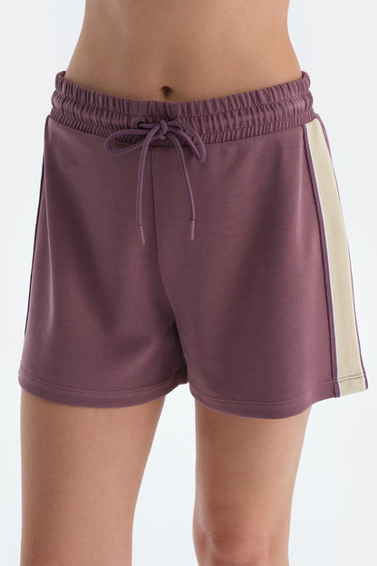 Mürdüm Kadın Modal Karışımlı Yan Şerit Detaylı Şort