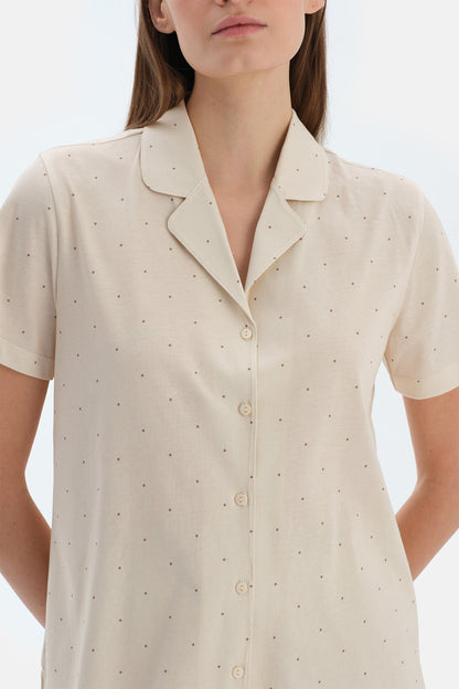 Ekru Puantiye Baskılı Basıc Gömlek Şort Pijama Takımı