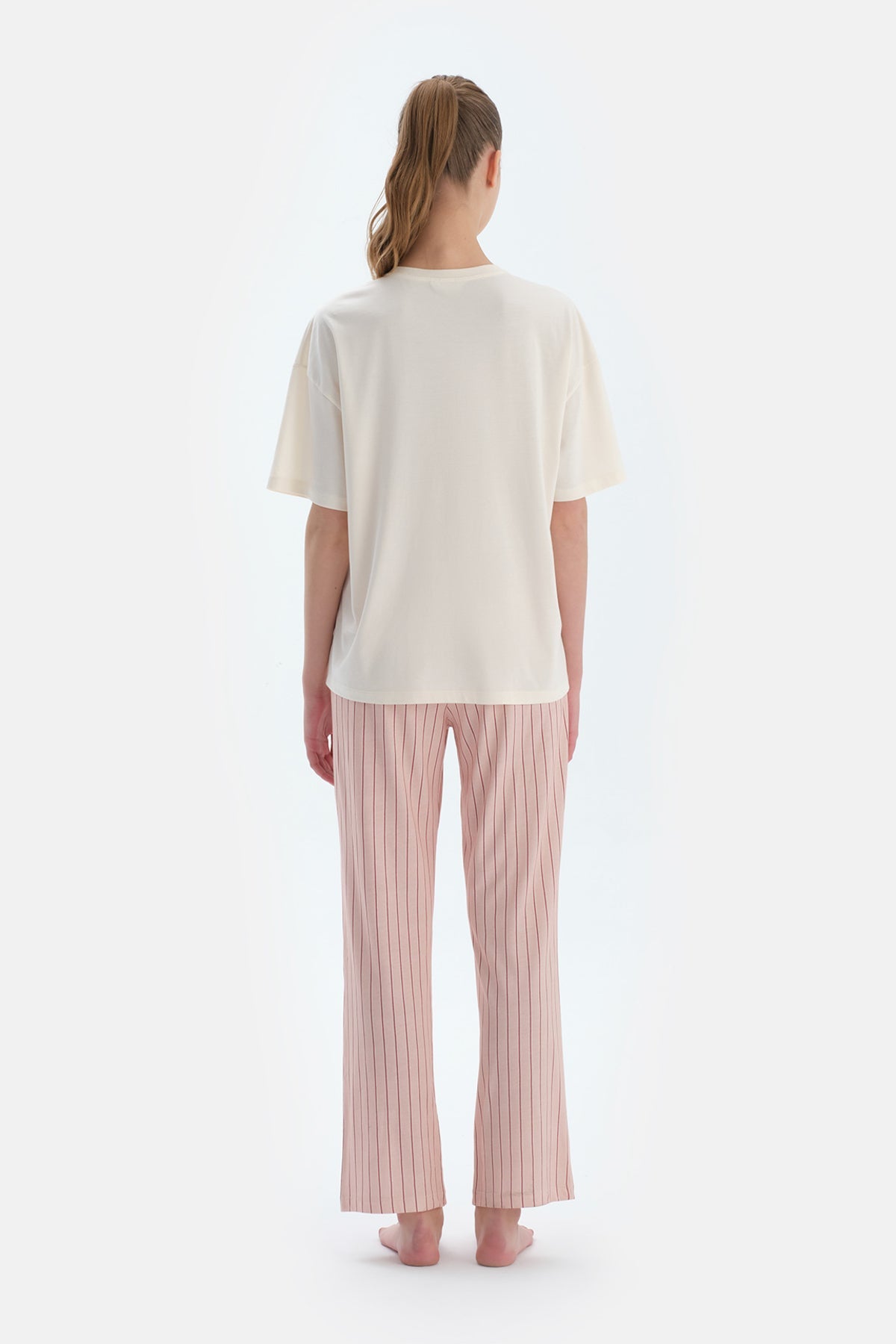 Ekru Baskı Detaylı Kısa Kollu Tişört Pantolon Pijama Takımı