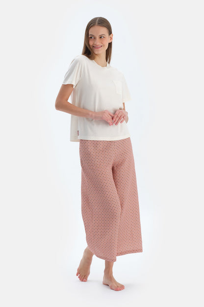 Ekru Bisiklet Yaka Tişört Dokuma Pantolonlu Pijama Takımı