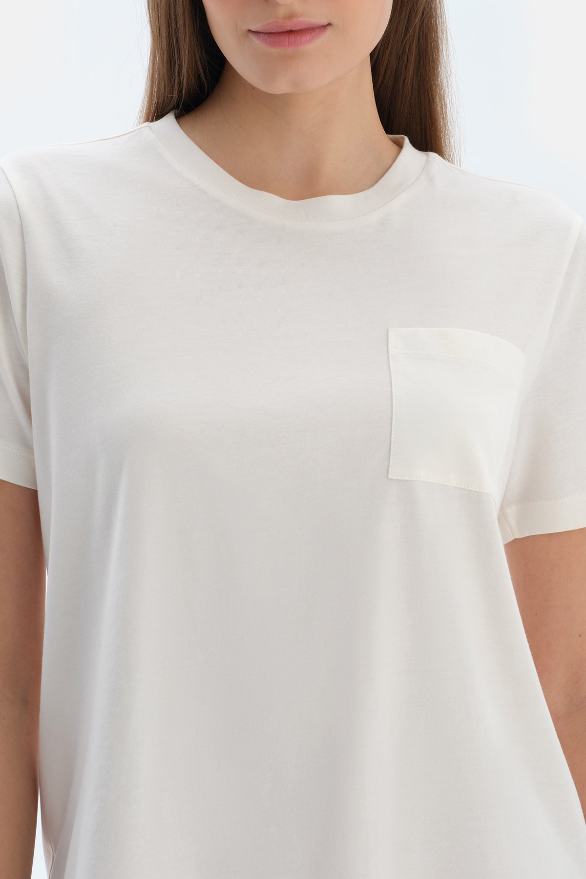 Ekru Bisiklet Yaka Tişört Dokuma Pantolonlu Pijama Takımı