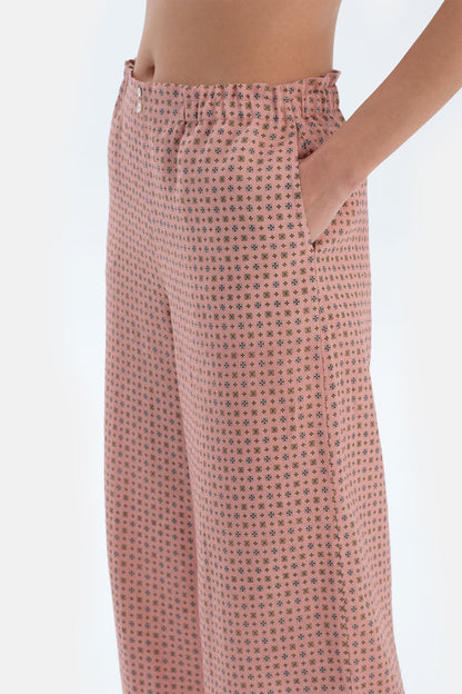 Ekru Bisiklet Yaka Tişört Dokuma Pantolonlu Pijama Takımı