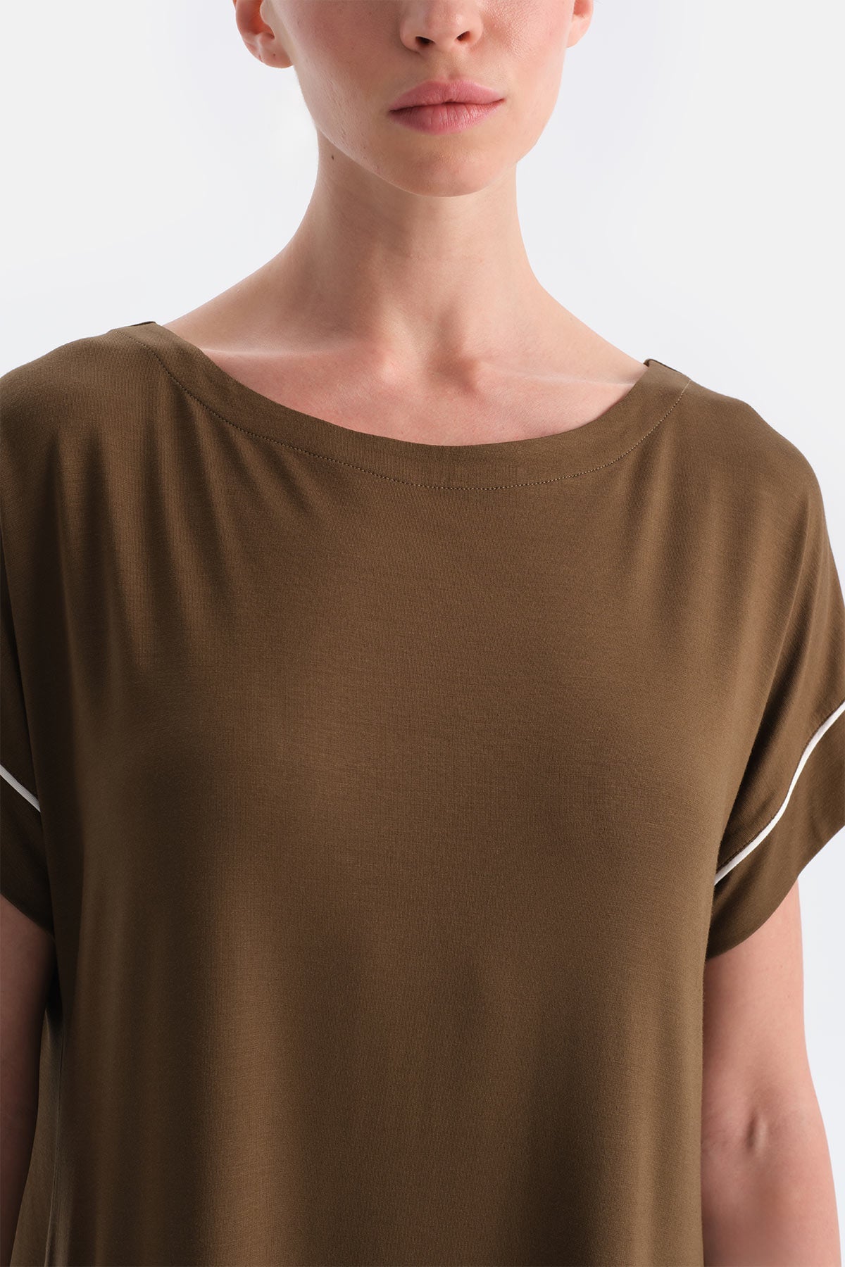 Haki Düşük Omuzlu Kısa Kollu Viskon Gecelik