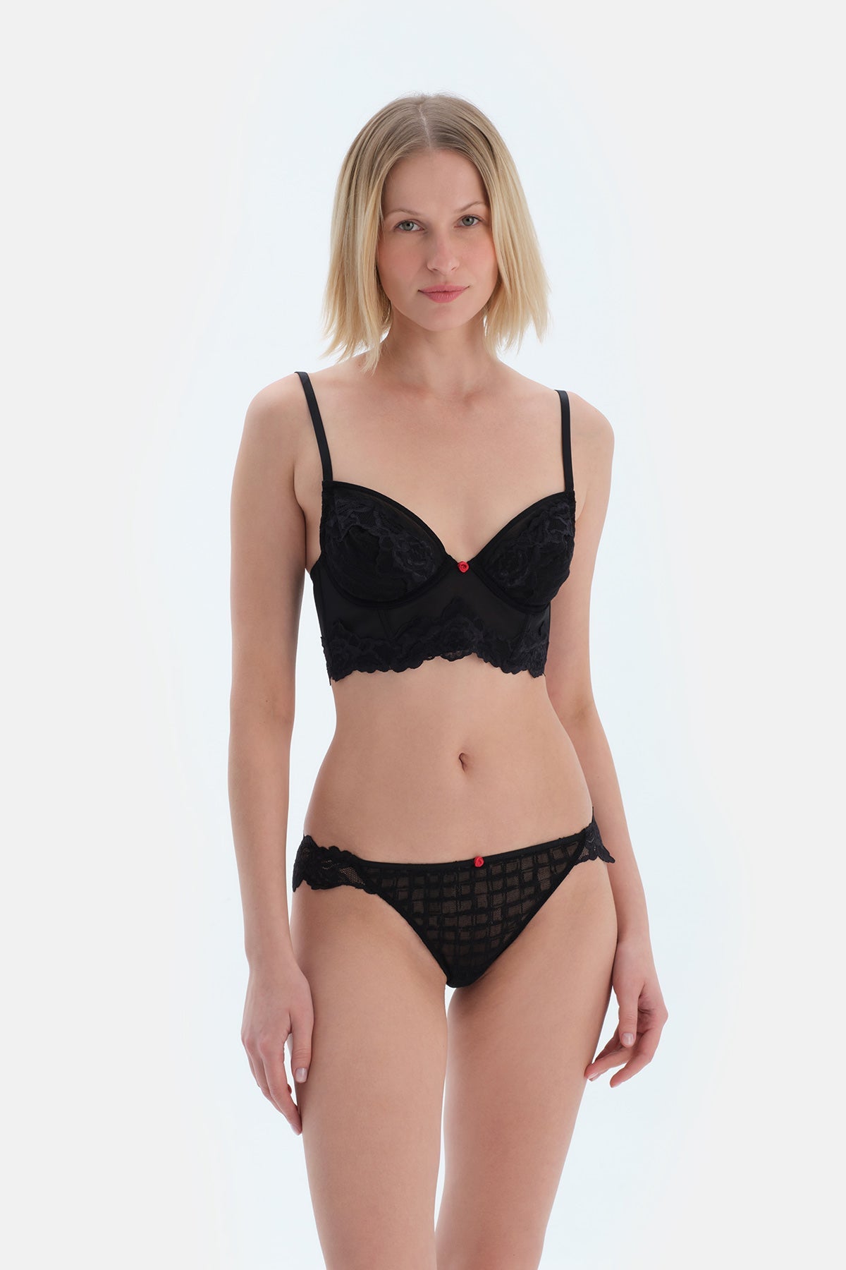 Siyah Dantel Ve Tüllü Toparlayıcı Sütyen