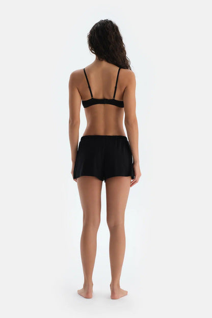 Siyah Basic Yanı Şerit Dantel Detaylı Şort