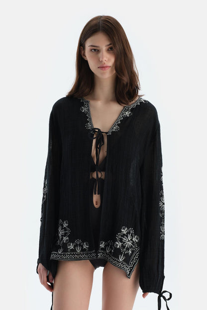 Siyah Uzun Kol Önden Bağlamalı Gömlek
