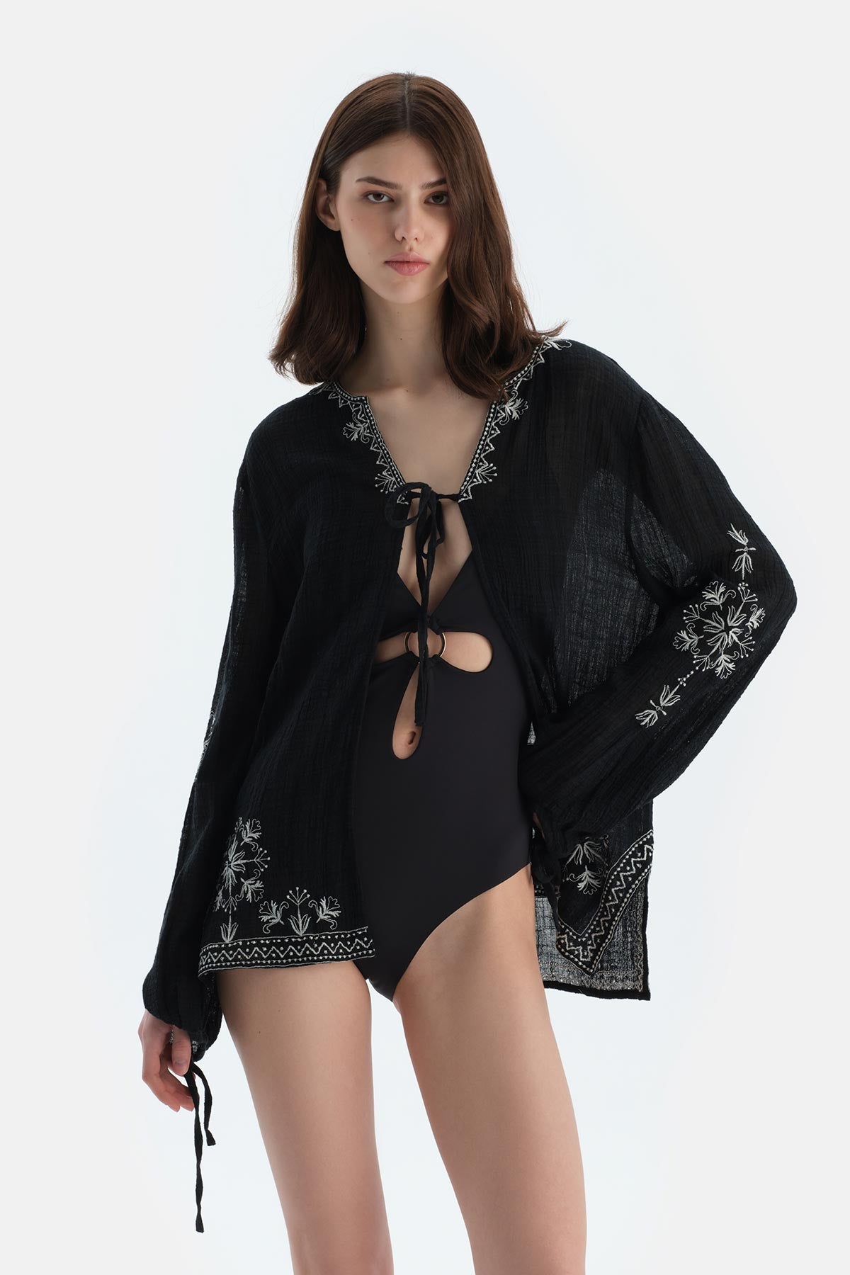 Siyah Uzun Kol Önden Bağlamalı Gömlek