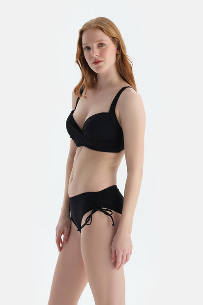 Siyah Kaplı Bikini Üstü