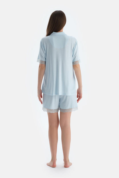 Açık Mavi Dantel Detaylı Kısa Kollu Gömlek Şort Pijama Takımı