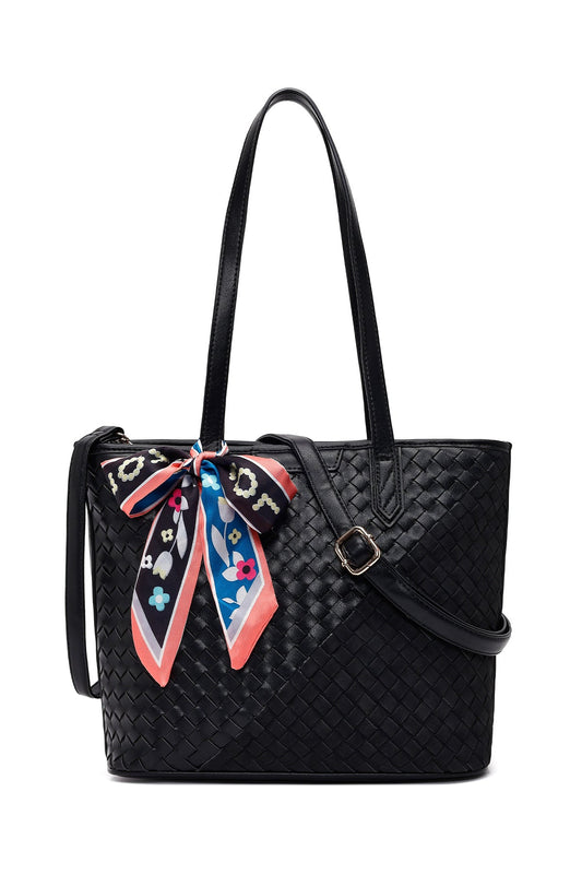 Kadın Siyah Uzun Askılı Aksesuarlı Örgü Omuz Çantası