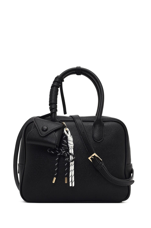 Kadın Siyah Uzun Askılı Charmlı Kol Çantası